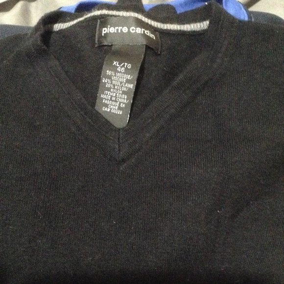 Blk sweater - Picture 2 of 3